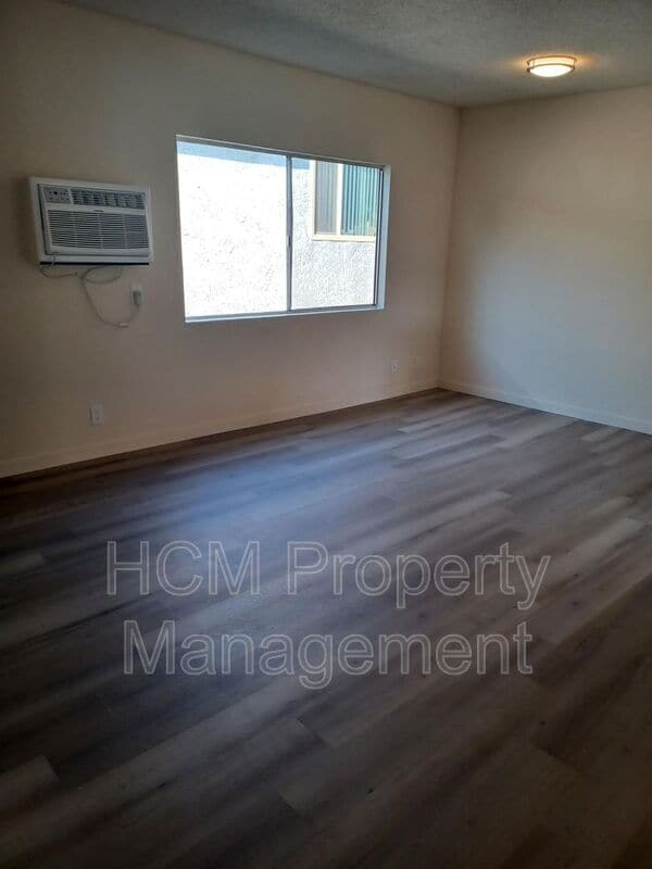 Photo - 10237 Fernglen Ave