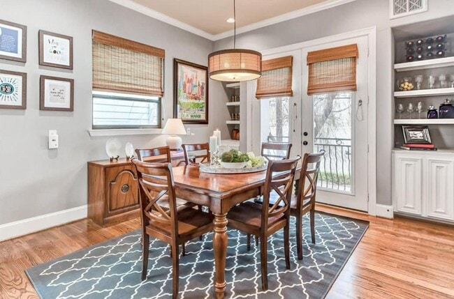 Building Photo - 5307 Lillian St