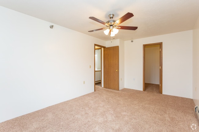 2 BR, 1 BA - 960 SF