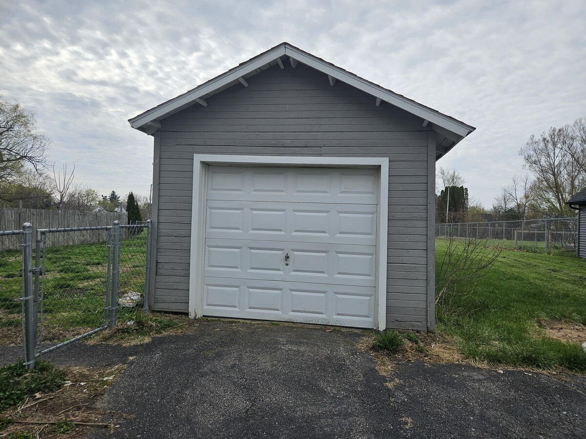 Photo - 628 Dowling St