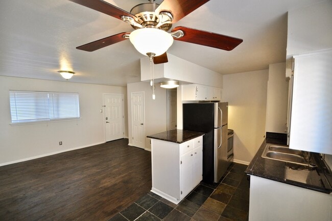 Photo - Holland Court Apartments