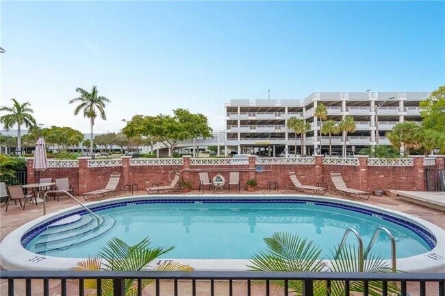Photo - 2424 NE 9th St Unidad 310