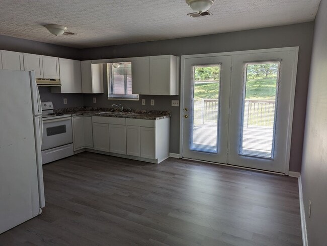 Photo - Charming 3- bedroom, 1 Bathroom Home In El...