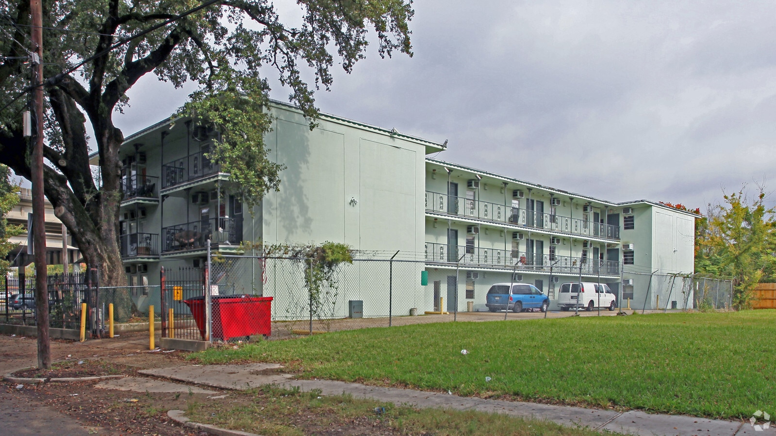 Photo - Oak Tree Apartments