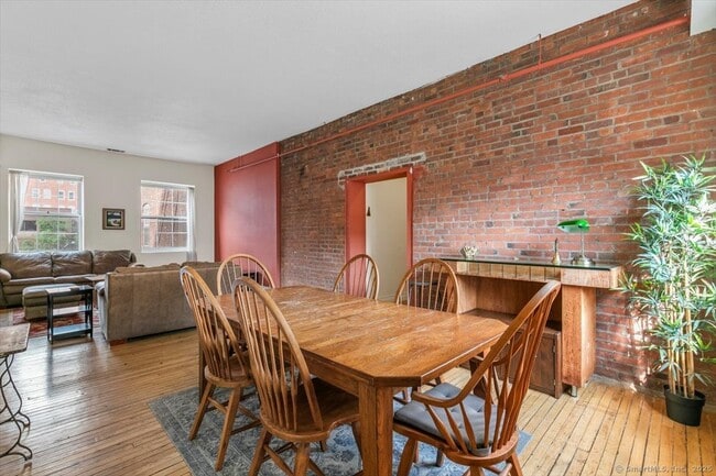 Photo - 196 Crown St Unidad 310