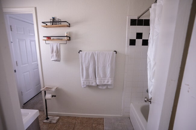 Photo - 1559 Parr St House