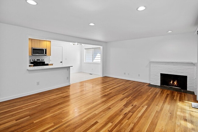 Photo - "Charming 3-Bedroom Bellevue Apartment with 2 Full Baths and 1240 Sq Ft of Living Space!"
