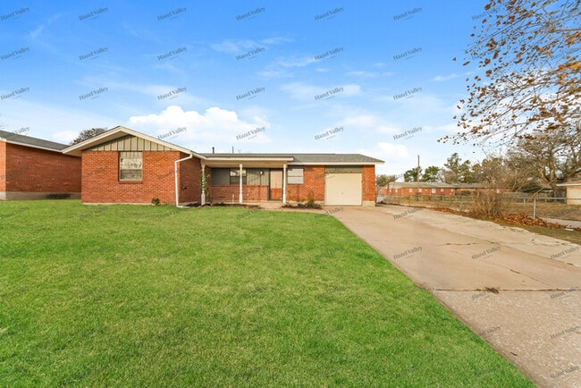 Photo - 1329 McGregor Dr