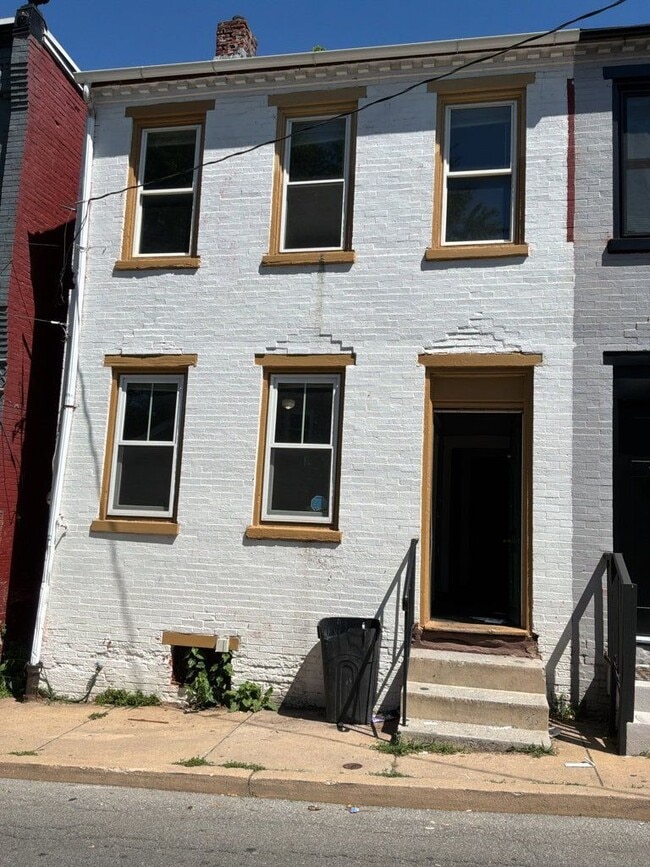 Building Photo - 13 Hazel St