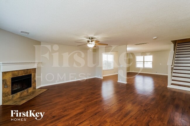 Photo - 15827 Brisbane Dr