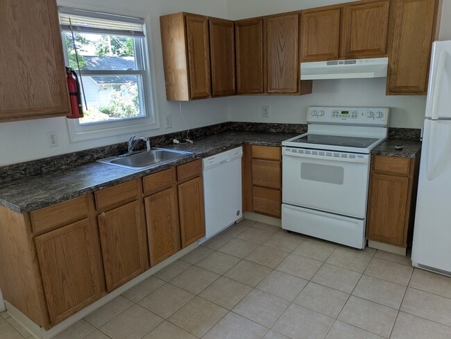 Photo - 162 S Main St