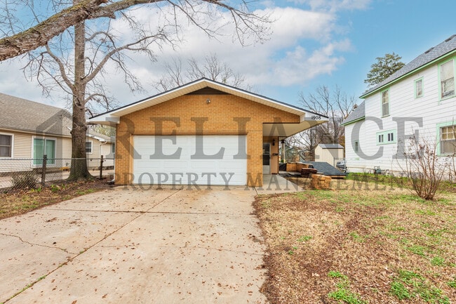 Building Photo - 1908 N Jeanette St