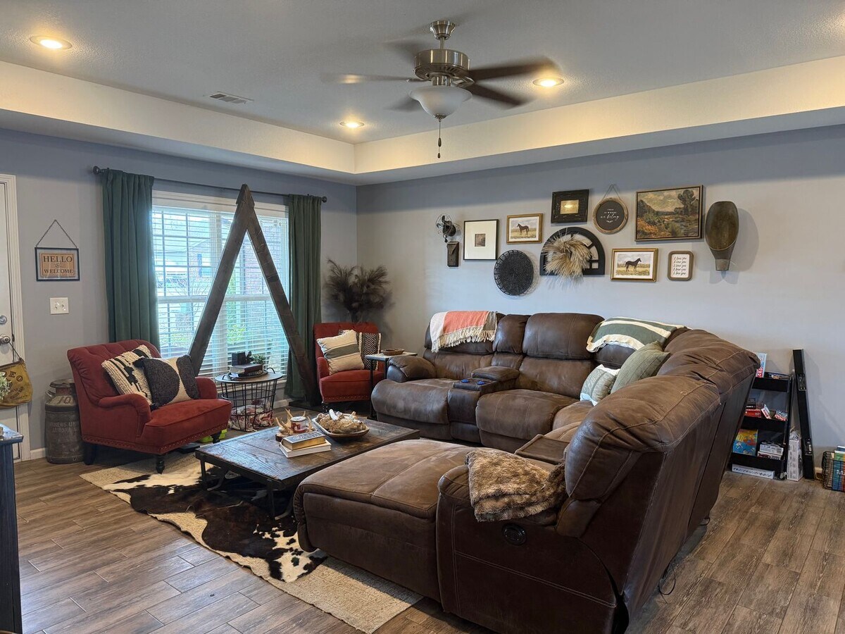 Photo - 4582 Edinburgh Dr