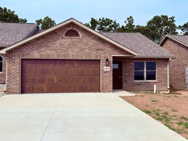 Building Photo - 3031-MF3-E4 Unit C Rental