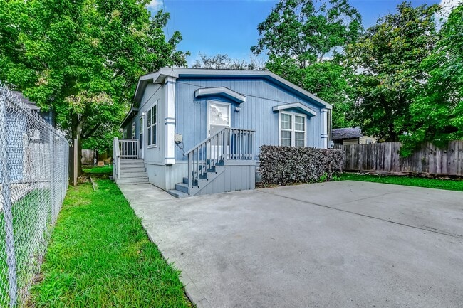 Photo - 11313 Delman St