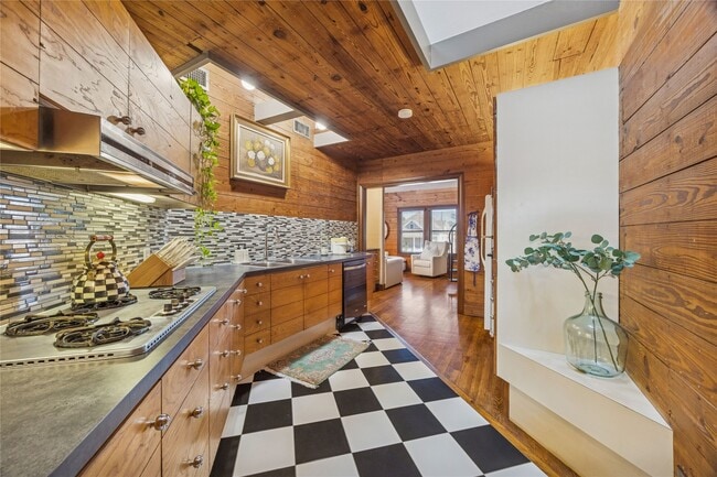 Photo - 505 Harvard St