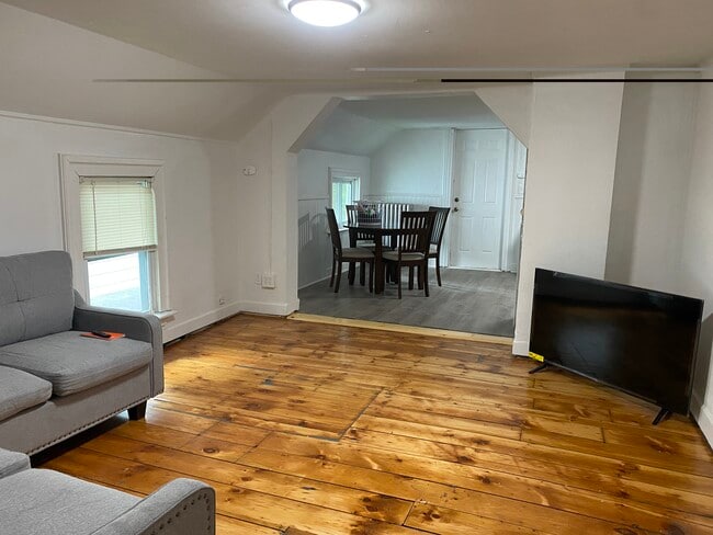 Photo - 75 Oak St