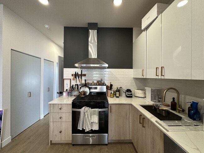 Photo - 841 N Mozart St Unit 2C