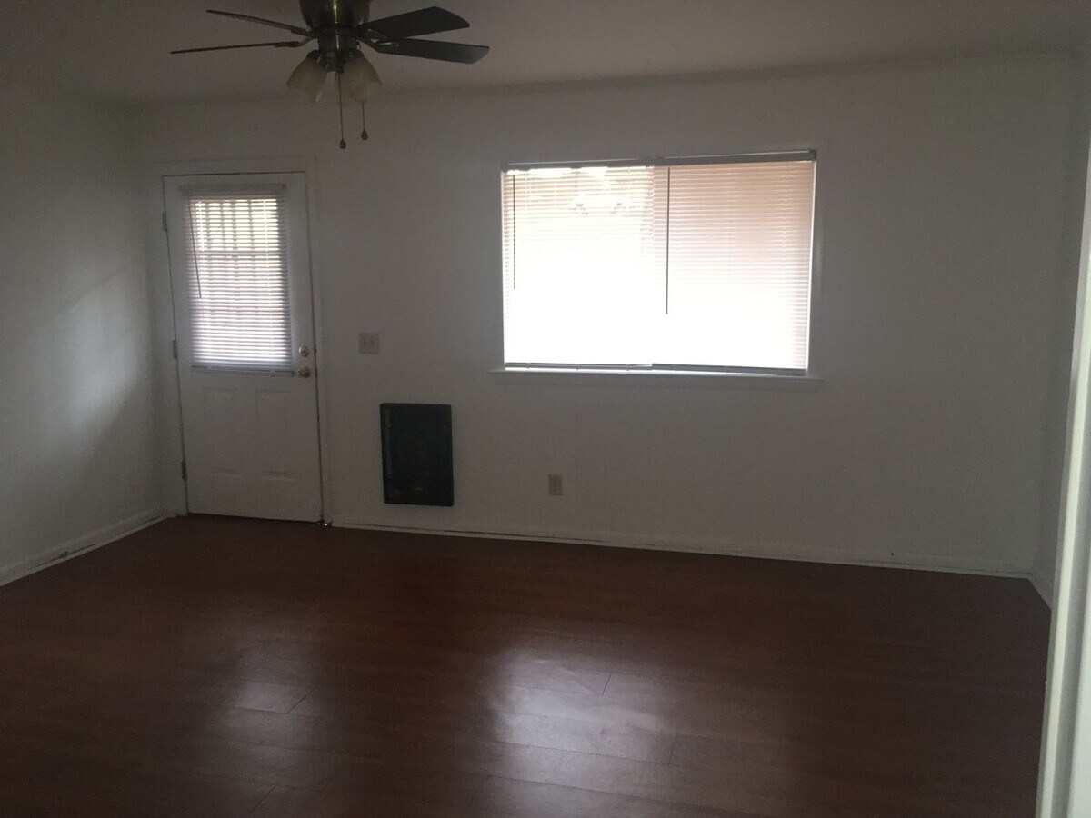 Photo - 208 Corman Ave