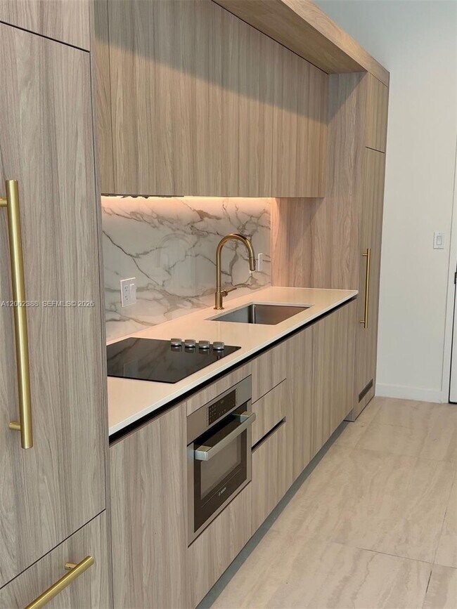 Photo - 77 SE 5th St Unidad 1208