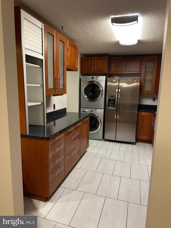 Building Photo - 307 Yoakum Pkwy Rental