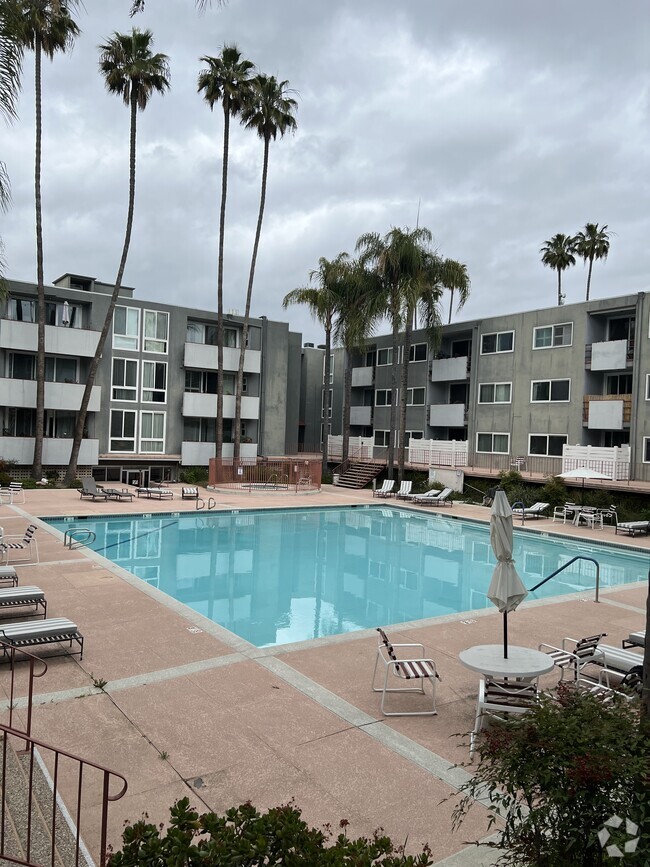 Building Photo - 4915 Tyrone Ave Unit Tyrone 103 Rental