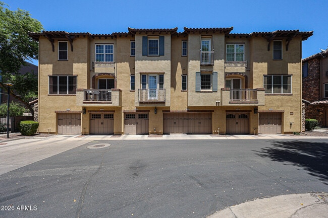 Building Photo - 2434 E Roma Ave