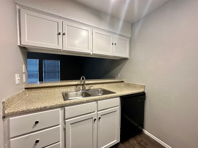 Arya Apartments