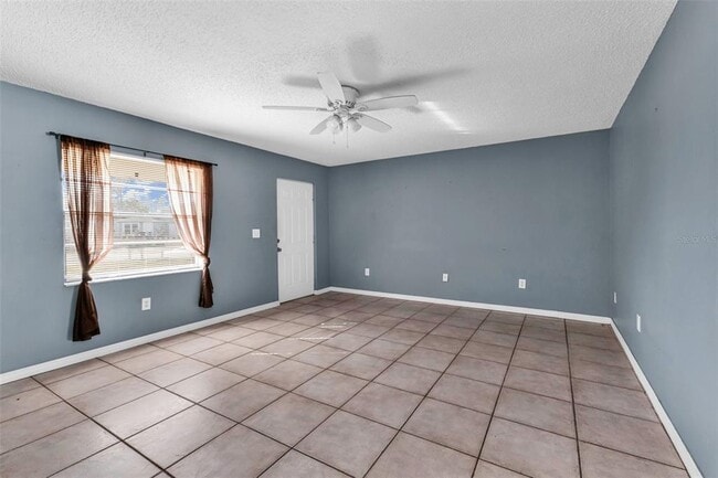 Photo - 284 Lomond Dr