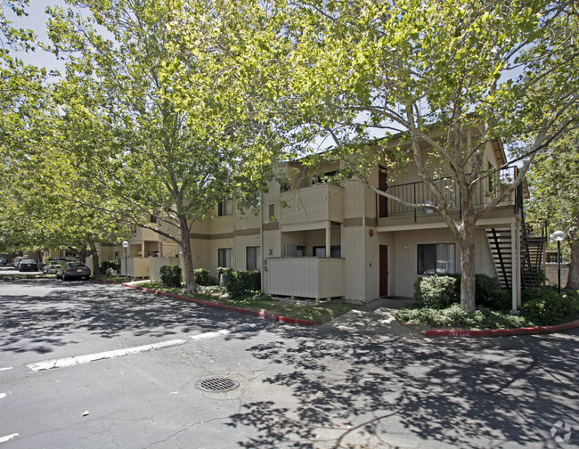 Building Photo - Country Glen Apartments