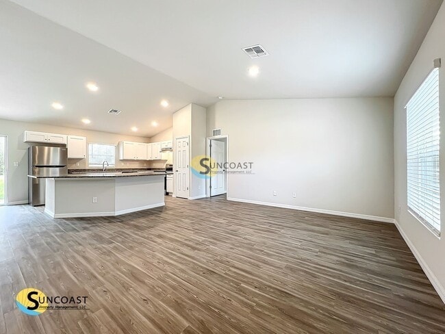 Photo - 303 Chiquita Blvd N