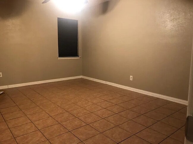 Photo - 1422 Laurel Ln