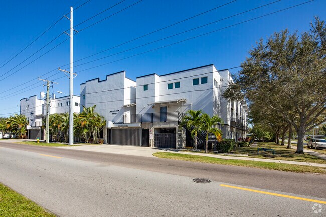 5008 S Macdill Ave Tampa, FL, 33611 - MacDill Landings