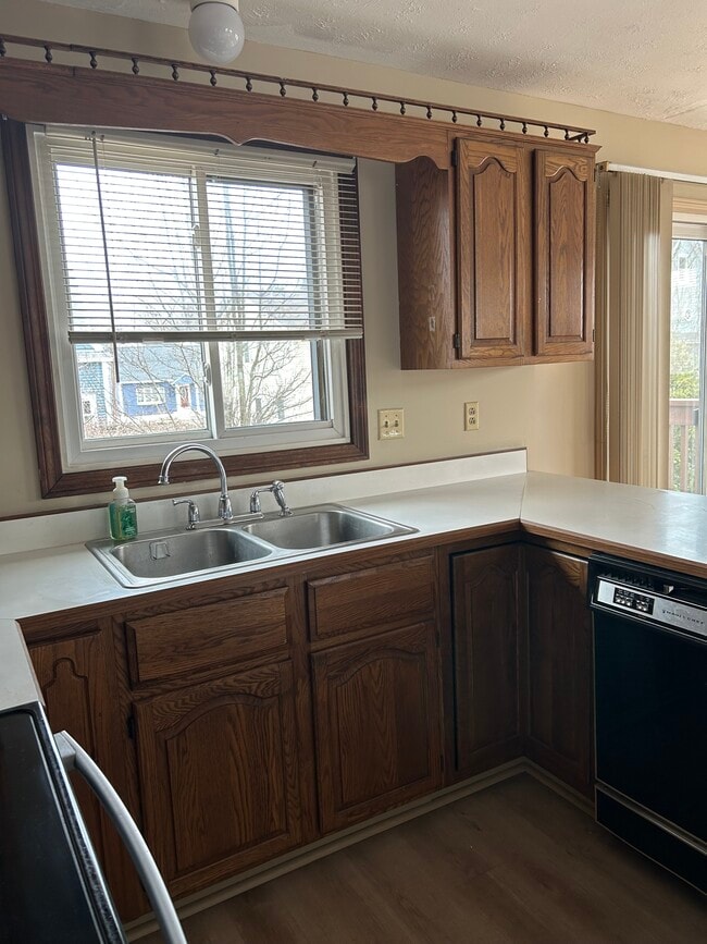 Photo - 325 Porter St Unidad Upstairs