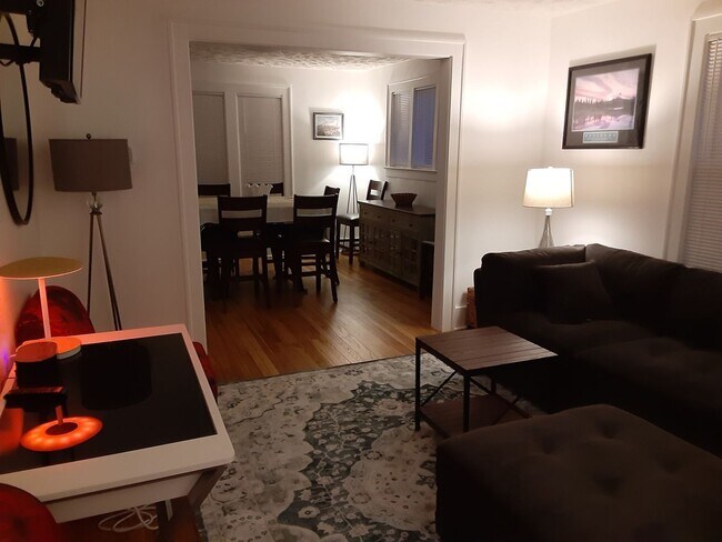 242 Elm St SW