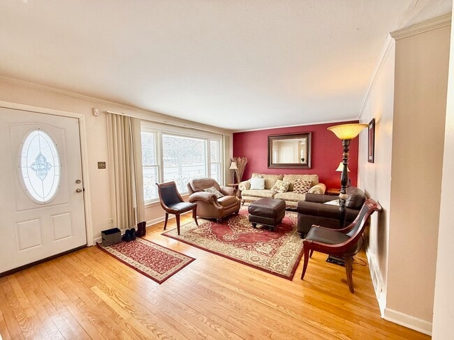 Photo - 2909 Oakton St