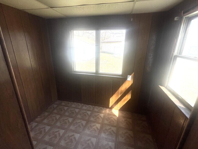 Photo - 1334 Parkman Rd NW