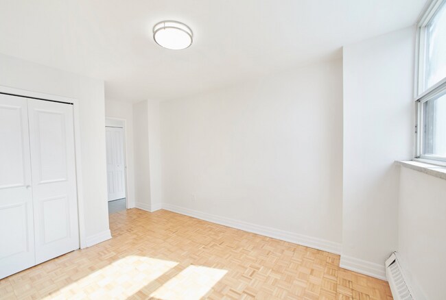 Photo - NEWLY RENOVATED 2 Bedroom Apt - MISSISSAUGA Unit 2 BD