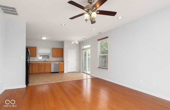 Photo - 4570 Matthew St