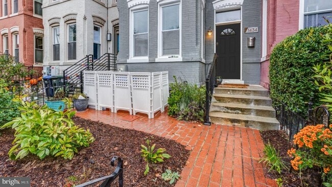 Photo - 1434 F St NE