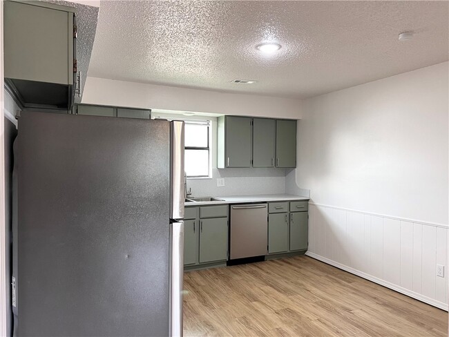 Photo - 2018 W Olive St