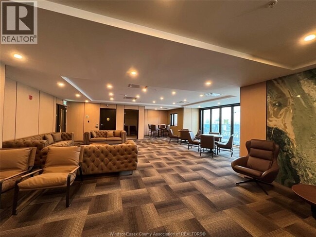 Photo - 4300 Laurier Pkwy