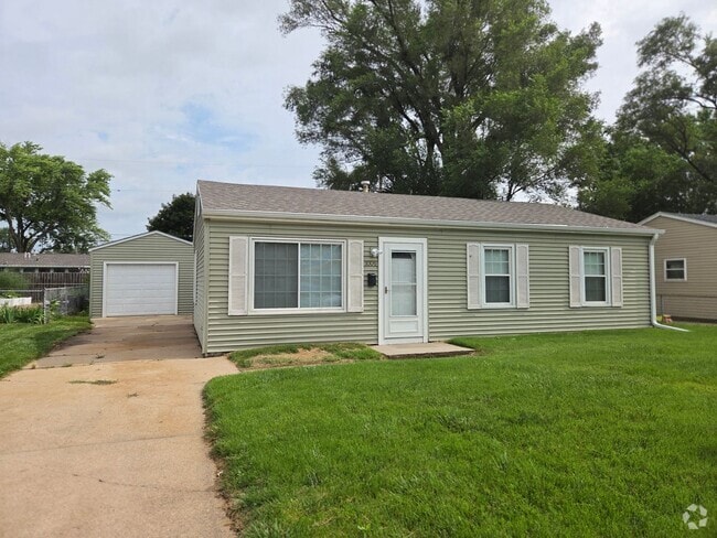 Building Photo - Completely remodeled 3-bedroom house avail...