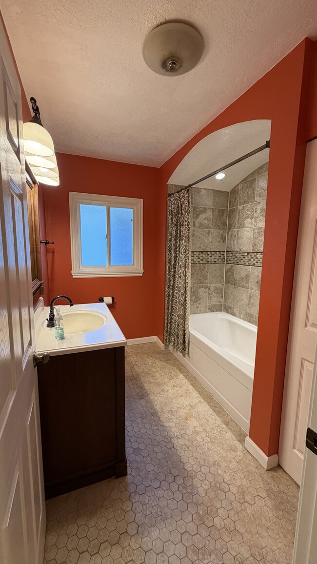 Photo - 138 S 10th Ave