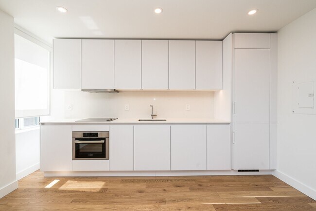 Photo - 755 Avenue Rd