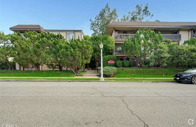 Building Photo - 500 S Oak Knoll Ave Unit 11 Rental