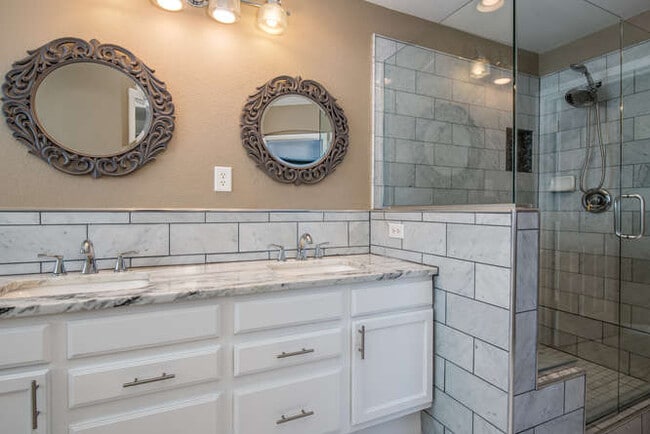 Photo - 1321 S Lansing Ct