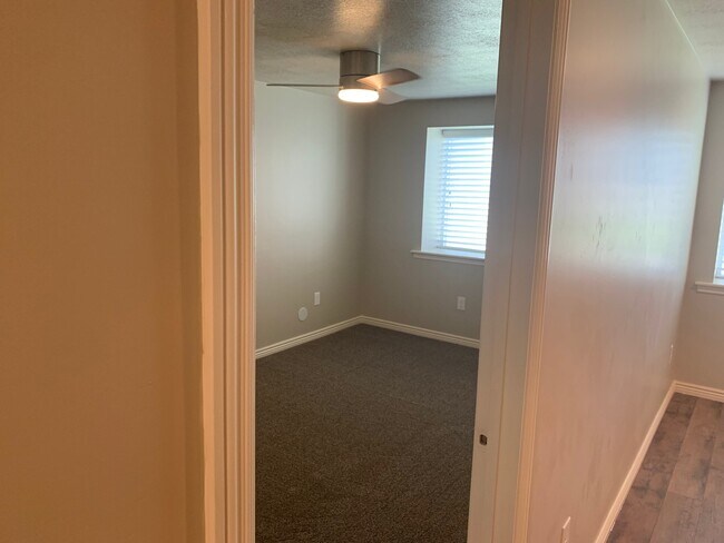 Photo - 343 Flagstone Dr