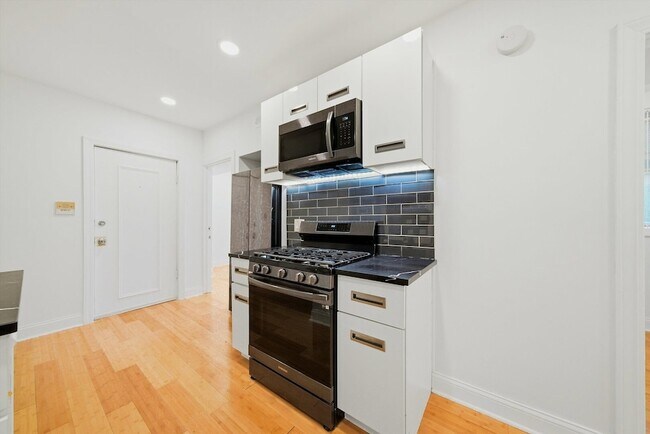 Photo - 2744 N Bosworth Ave Unit G