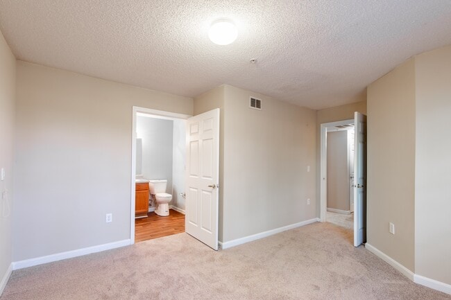 Photo - Lakeside Gardens